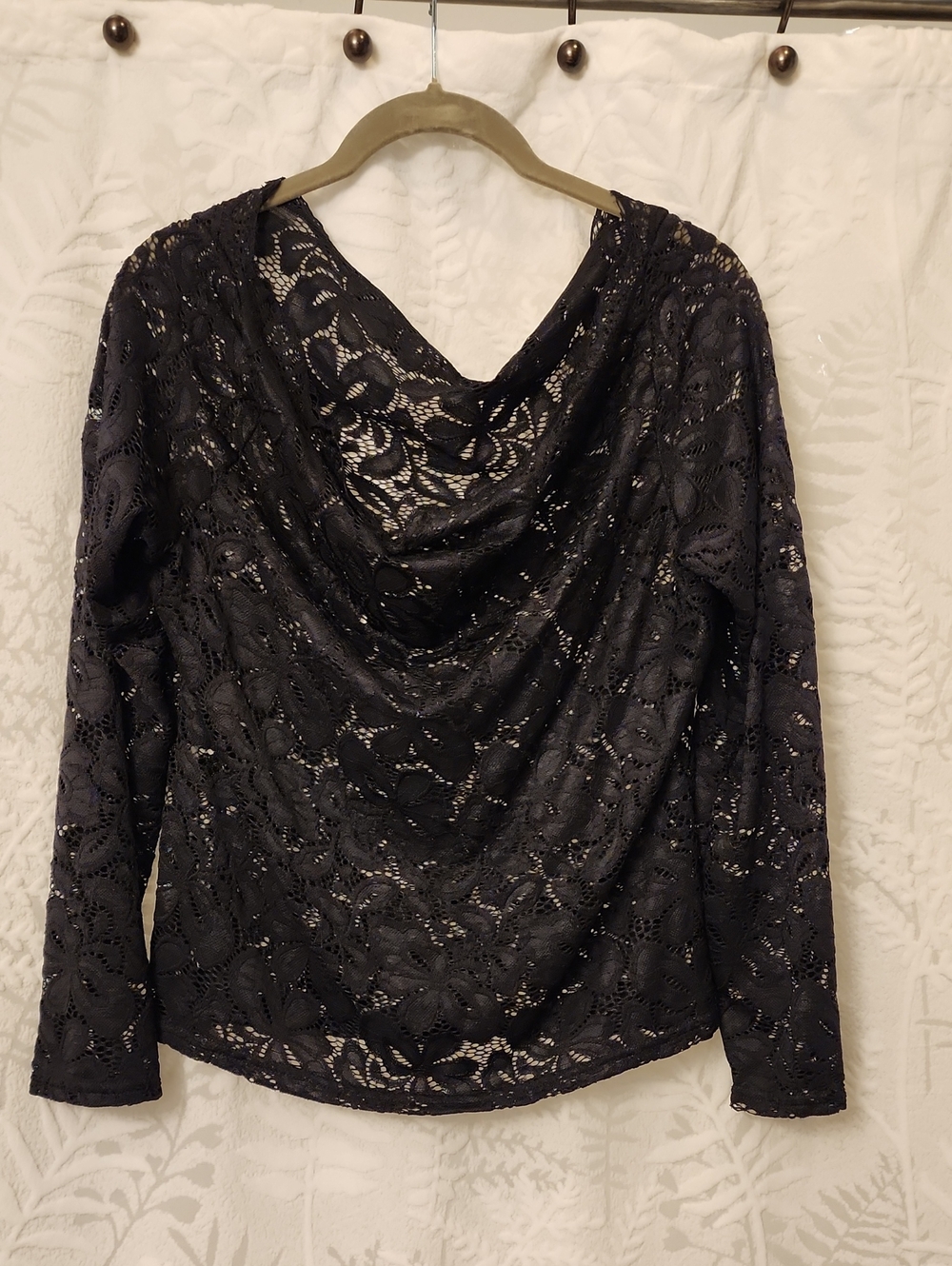 Source Unknown Black Lace Cowl-Neck Long Sleeve Top Medium Super Soft Lace